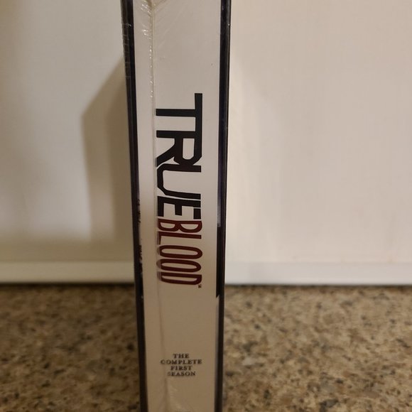 True Blood Seasons 1 & 2 DVD Combo - Picture 4 of 9